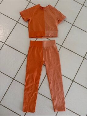 Prozis Two-Tone Orange Short Sleeve Top and Leggings Set